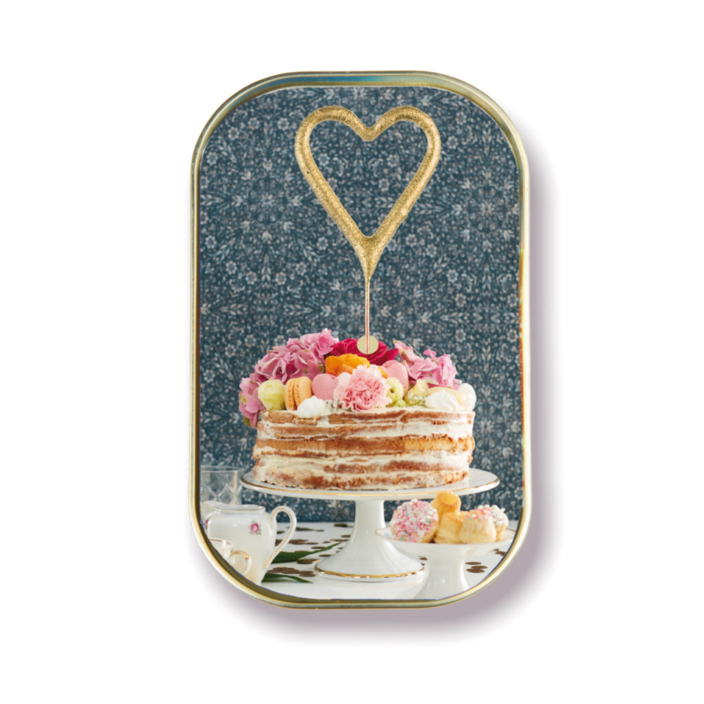 Kuchen mit Wunderkerze